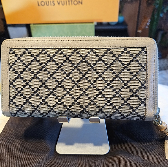 GUCCI DIAMANTE Zip Around Wallet Bamboo Tassel Silver Satin - Picture 2 of 16